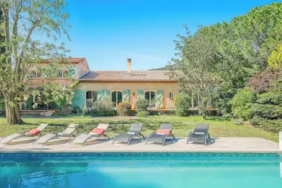 Image de Mas de Peyrol, tout proche de Collobrières piscine 11x4 avec un jardin de 4000m²