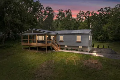 Image de 3-bedroom cottage with private dock on Cayuga lake