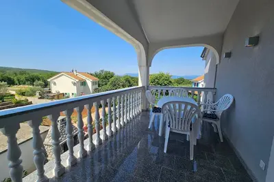 Image de Appartement de vacances Malinska pour 1 - 4 personnes avec 2 chambres à coucher - Appartement de vac