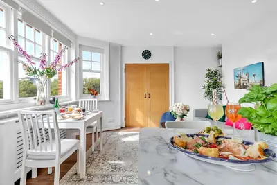 Image de Slice of Brighton With Seaviews | By My Getaways