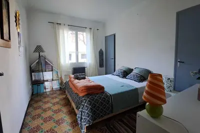 Chambre chez l'habitant dans maison avec jardin