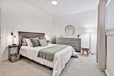 Image de Stylish Bentonville Apartment