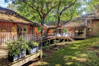 Image de Maison d'architecte en bois s/pilotis (dans Golf à 5 min. du lac à pied)