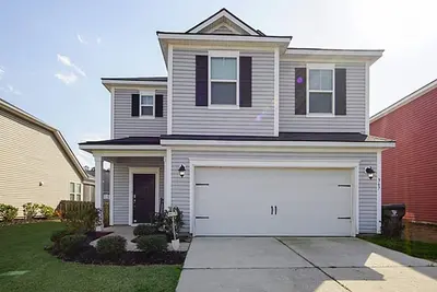 Image de Spacious, charming 2-Story Retreat in Beautiful Summerville – Sleeps 8+