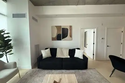 Image de Sleek NoLibs 2bd | Sleeps 8 | Walkable Location