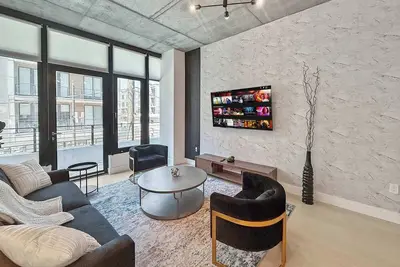 Image de Chic NoLibs 1bd | Sleeps 4 | Walk to Everything