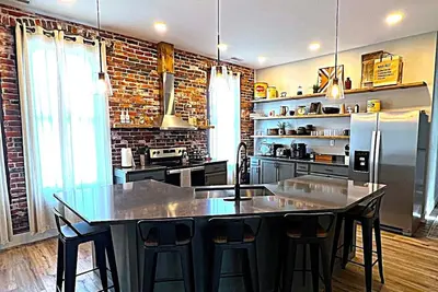 Image de New Ultimate Downtown House-2 Apartments w/5 Bdrms