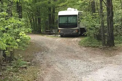 Image de Pop up Camper Site Water & Electric Up to 32ft