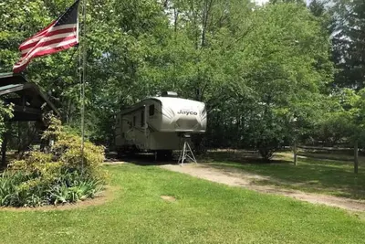 Image de Rv Site - Full Hookup 30 Amp - Up to 33ft