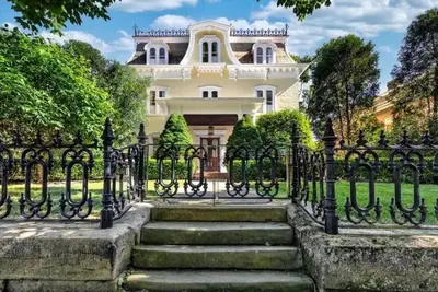 Image de New! Victorian Mansion Downtown