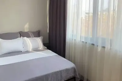 Image de Bright & Spacious Flat, 5 Min Walk to Republic Square