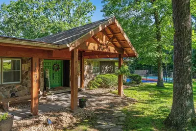 Image de Private Pickleball Court, Sauna, Hot Tub, Heart of Branson, Sleeps 13!