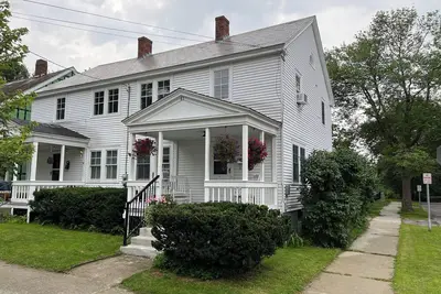 Image de Charming Lakeside Beach House, three bedrooms in fabulous Burlington