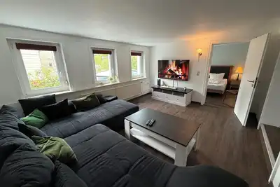 Image de PrimeLoft Hirsch - cozy & spacious - own entrance & parking space - 84sqm ground floor