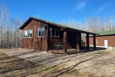 Image de Three Lakes cabin\n2 Br 1 Bath cabin on 40 semi private acres\n\nKing bed