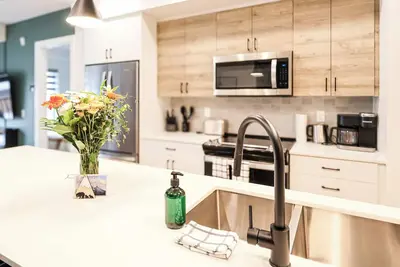 Image de New Canmore Condo | 3br, Hot Tub, Near Banff National Park, Mountain Views