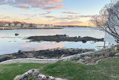 Charming Waterfront 1 bedroom apartment in wonderful E. Gloucester with WiFi, Ac