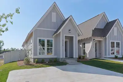 Image de Charming 2-bedroom townhome with WiFi and Ac in Auburn