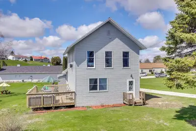 Image de Walk to Beach: Home w/ Game Room & Yard in Algoma!