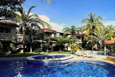 Las Palmas 2 bed/2 bath with Balcony