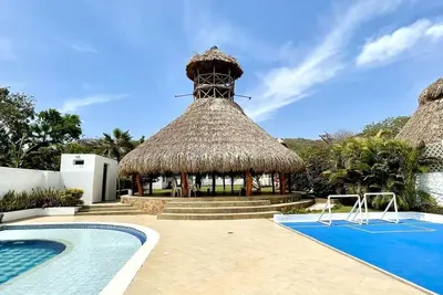 Image de Spacious cabin with pool and kiosk in Palmarito