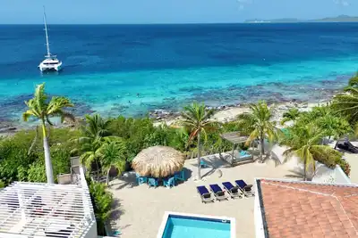 Image de Crown Ridge 12, Crown Ridge 12 – Seaside Villa with Pool & Steps to Dive Sites