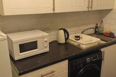 Image de 🏡 Kaffuhsmartt: Peaceful Family Retreat Near Shops & Transit