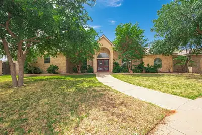 Right at Home-Midland Sprawling Ranch House with Pool Cabana and Playground