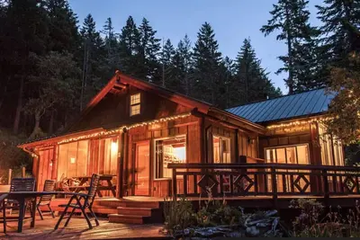 Image de Best Location in Oakridge: Lake and Mountain Views