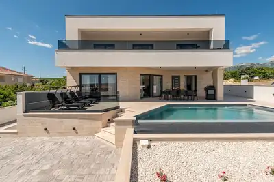 Image de Superbe maison à Maslenica avec sauna