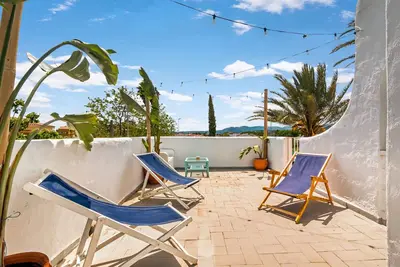 Image de Maison de vacances 'La Ibicenca By Ximoapartments' avec vue montagne, Wi-Fi et climatisation