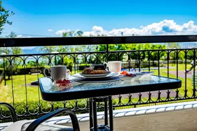 Image de Appartement \"Nid de Cendrillon\" avec vue sur la mer, Wi-Fi et climatisation