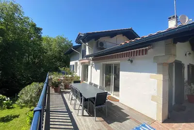 Image de Loue superbe villa de 185m² dans un écrin de verdure à Saint -Jean-de-Luz