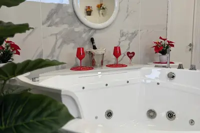 Image de At Grace's House at the Cathedral with Jacuzzi