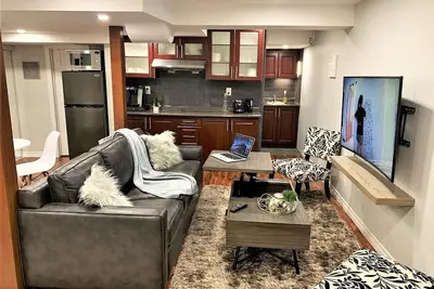 Image de Modern Studio Bsmt Unit @ The Heart of Mississauga