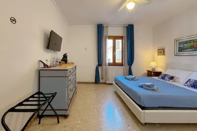 49 Sea Rooms - Room near the touristic port
