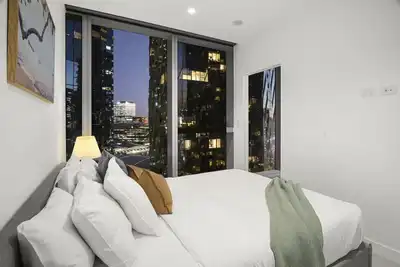 Image de Urban Gem: 2br Apartment in Cbd’s Best Spot!