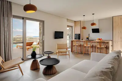 3-bedroom villa in charming Plaka Area with Ac, WiFi. Book now