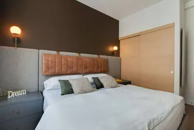 Image de Luxury two bedroom corner unit - Old Montreal - Parking Included