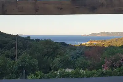Image de Maison avec grande terrasse privative plein sud face à la mer