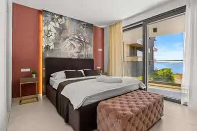 Image de The Riviera Three - Luxury Waterfront Apartment