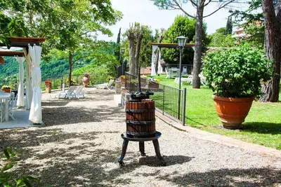 Image de Appartement avec Wifi, climatisation, Tv, patio, vue panoramique, près de Greve In Chianti
