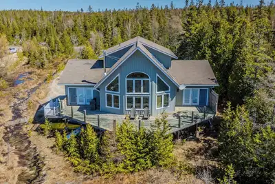 Image de Driftwood: Luxe Lakefront Retreat w/ Sauna & Ac - Tobermory