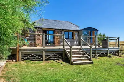 Image de Lodge en bois avec terrasse privée, Sans dépôt