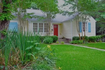 Image de Spacious 4-bedroom Fondren gem w/Large backyard in the heart of Jackson