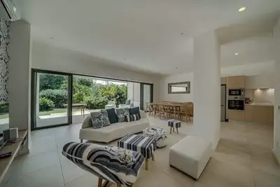 Image de Apartement rez-de-jardin - proche plage -