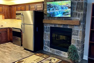 Cozy Riverside Studio in the Heart of Townsend