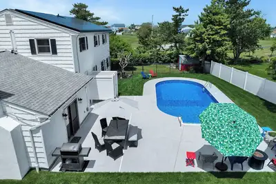 Image de Close To Beach, 5 Bedroom, Sleeps 12, Saltwater Pool, Large Yard, On Golf Course