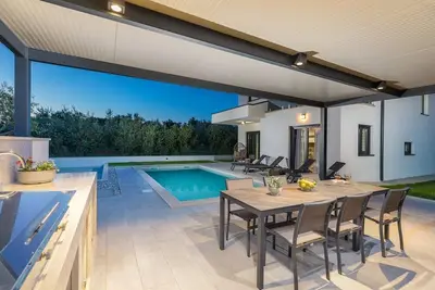 Image de Villa Parenzana - belle villa de construction moderne avec piscine privée pres de Porec