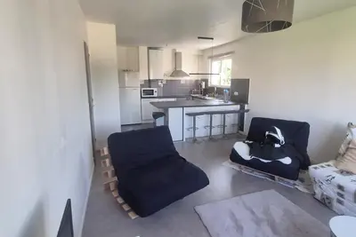 Image de 500m du centre ville de Pessac desservi par le Ter Bordeaux - Arcachon et tram